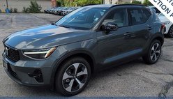 2026 Volvo XC40 B5 Plus