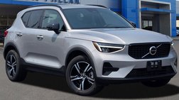 2024 Volvo XC40 B5 Core Dark Theme
