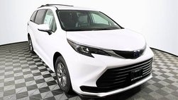 2025 Toyota Sienna LE 8-Passenger