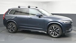 2022 Volvo XC90 T6 Momentum 6-Passenger