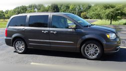 2016 Chrysler Town and Country Touring-L
