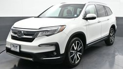 2022 Honda Pilot Touring w/Rear Captain's Chairs