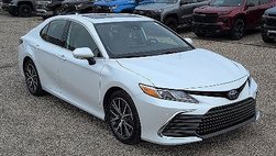2022 Toyota Camry Hybrid XLE