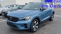 2025 Volvo XC40 B5 Plus Dark Theme