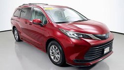 2022 Toyota Sienna LE 8-Passenger