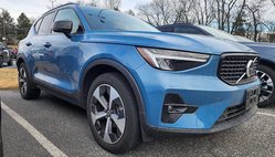 2023 Volvo XC40 B5 Plus Dark Theme