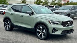 2025 Volvo XC40 B5 Plus Dark Theme