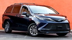 2022 Toyota Sienna LE 8-Passenger