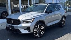 2025 Volvo XC40 B5 Plus Dark Theme