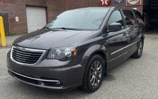 2016 Chrysler Town and Country S