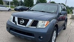 2005 Nissan Pathfinder LE