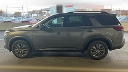 2022 Nissan Pathfinder SV