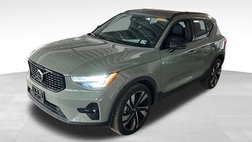 2023 Volvo XC40 B5 Plus Dark Theme