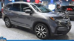 2022 Honda Pilot Touring w/Rear Captain's Chairs