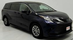 2022 Toyota Sienna LE 8-Passenger