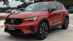 2024 Volvo XC40 B5 Ultimate Dark Theme