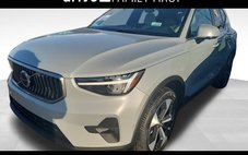 2024 Volvo XC40 B5 Plus Bright Theme