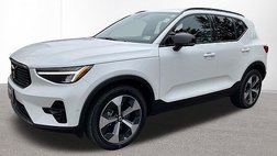 2025 Volvo XC40 B5 Plus Dark Theme