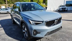 2023 Volvo XC40 B5 Plus Bright Theme