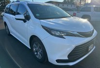 2024 Toyota Sienna LE 8-Passenger