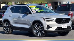 2023 Volvo XC40 B5 Ultimate Dark Theme