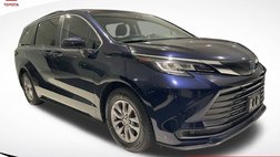 2022 Toyota Sienna LE 8-Passenger