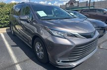 2022 Toyota Sienna XLE