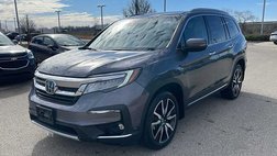2022 Honda Pilot Touring w/Rear Captain's Chairs