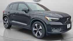 2025 Volvo XC40 B5 Plus Dark Theme