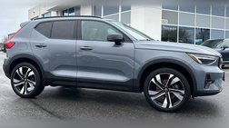 2023 Volvo XC40 B5 Plus Dark Theme