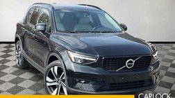 2023 Volvo XC40 B5 Plus Dark Theme