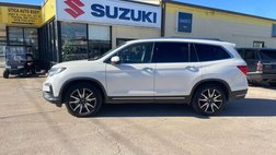 2019 Honda Pilot Touring w/Rear Captain's Chairs