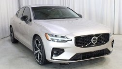 2024 Volvo S60 B5 Plus Dark Theme