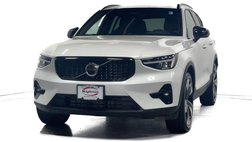 2023 Volvo XC40 B5 Plus Dark Theme