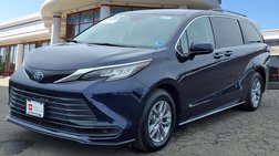 2022 Toyota Sienna LE 8-Passenger