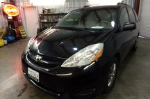 2008 Toyota Sienna LE FWD 8-Passenger Seating