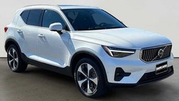 2025 Volvo XC40 B5 Plus Bright Theme