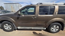 2005 Nissan Pathfinder LE