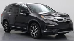 2020 Honda Pilot Touring w/Rear Captain's Chairs