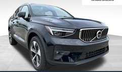 2025 Volvo XC40 B5 Plus Bright Theme