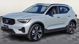 2024 Volvo XC40 B5 Ultimate Dark Theme