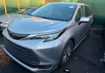 2022 Toyota Sienna LE 8-Passenger