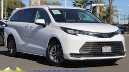 2022 Toyota Sienna LE 8-Passenger