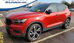 2022 Volvo XC40 T5 R-Design