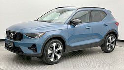 2025 Volvo XC40 B5 Plus Dark Theme