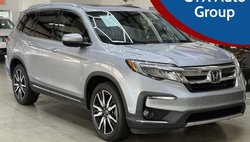 2020 Honda Pilot Touring w/Rear Captain's Chairs