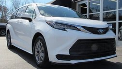 2022 Toyota Sienna LE 8-Passenger