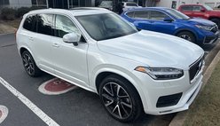 2022 Volvo XC90 T6 Momentum 7-Passenger