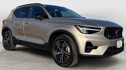 2023 Volvo XC40 B5 Plus Dark Theme