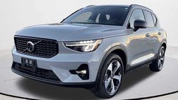 2025 Volvo XC40 B5 Plus Dark Theme